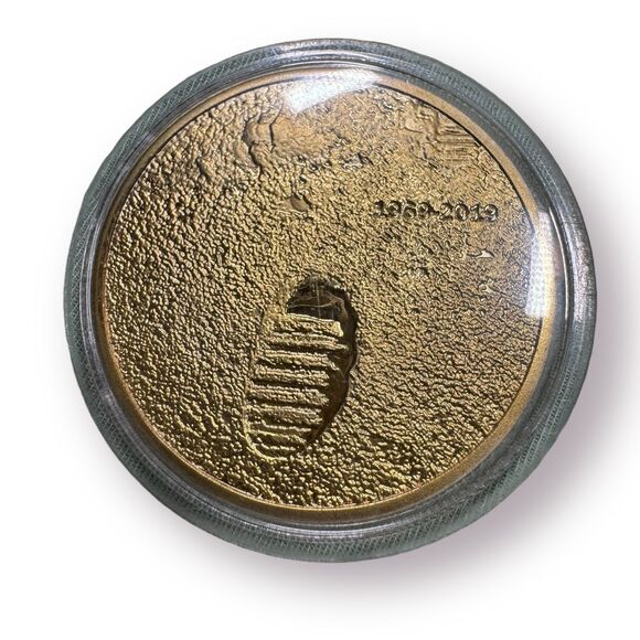 Gold “50th Anniversary Of The Moon Landing”  Commemorative Coin - Picture 2 of 3